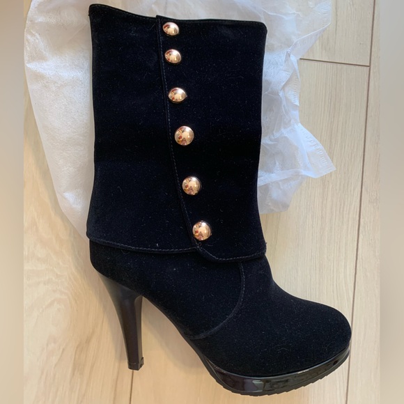 Velvet Boots with Spats and Buttons - Picture 4 of 11